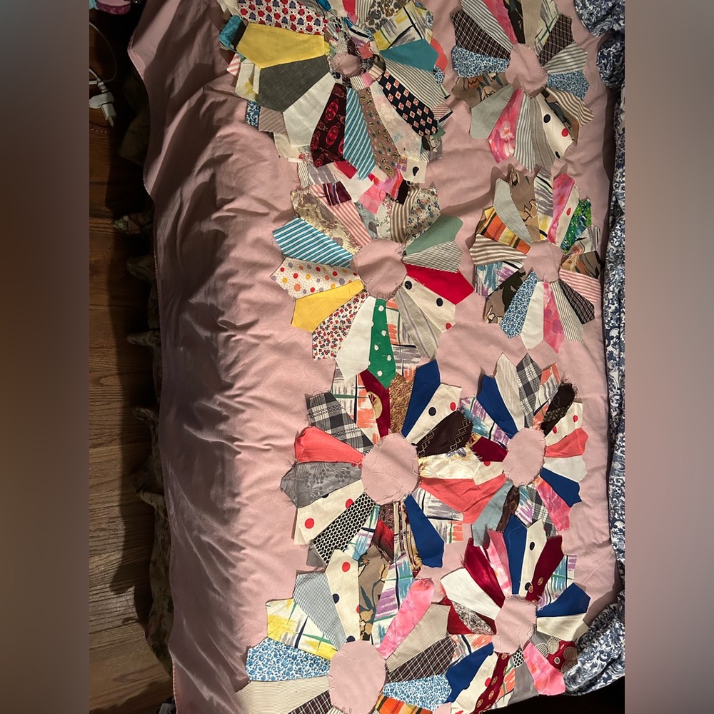 New Set Of 18 Feed Sack Dresden Plate Quilt Blocks 17.5” diameter